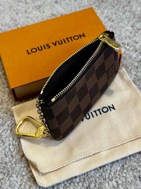 Louis Vuitton Damier Ebene Key Cles w/ COA